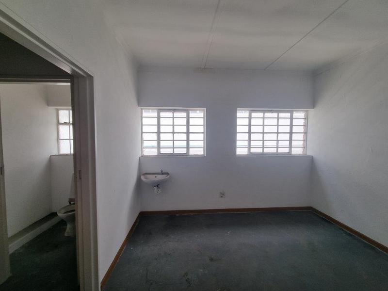 To Let Commercial Property for Rent in Neave Industrial Eastern Cape